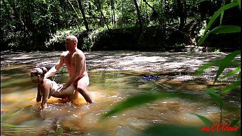 Jouer Filme la rivière quand ta copine fait une pipe