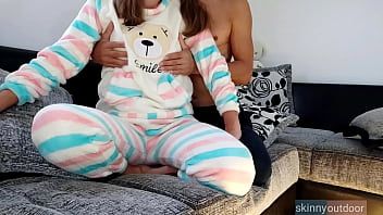 تشغيل يستيقظ هذا العضو التناسلي النسوي ويمارس الجنس معها كثيرًا كما يحبها