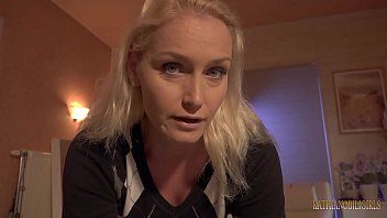 Jouer La fille cherche des bites grosses et dures