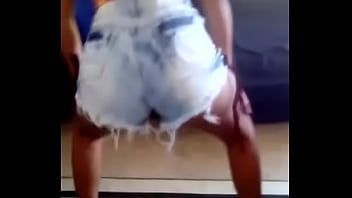 Reproduzir A fofa Lavinia se automasturba com sua boceta sensual