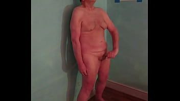 Jouer Copines aux gros seins qui aiment regarder un mec jouir sur un gâteau