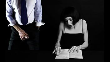 ممارسة الجنس الجماعي مع عدة نساء عاريات يتم سحبهن على قضبان الرجال