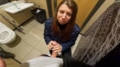 Riproduci La teenager mora e magra Addy Broke si fa rude e sciatta in POV