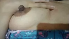 Riproduci La tettona latina Dulce Totoro vuole che tu le morda i capezzoli
