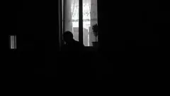 Abspielen Spanner erwischt MILF bei intimem Solospiel: Voyeur-Masturbation im Freien