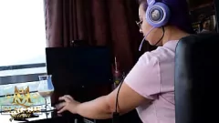 Reproducir Gamer latina recibe mamada pov y acción de gran culo