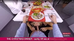 Riproduci VR Natale: pompino stravagante: la calda MILF bionda Vittoria Dolce
