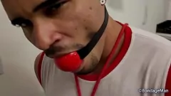 Reproducir Bruno La transmisión de esclavitud del ejecutivo de fútbol - BDSM, Ballgagged y Tapagaged