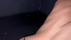 Jouer Busty Brunette Expériences avec du plaisir fétiche à Swing House Party