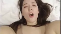 Odtwórz Morena gozando gostoso com pica anal, ela geme de prazer enquanto é fodida no cu