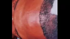 Abspielen Eine geile 50-jährige MILF mit nass rasierter Muschi und großen Brüsten wird in einer hausgemachten Hardcore-Sex-Session von einem großen schwarzen Schwanz geknallt