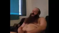 Reproduzir Assista a este mano ruivo barulhento estourar uma noz com erupções massivas nesta compilação de masturbação vocal!