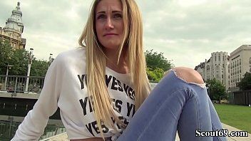 Odtwórz Linda, studentka medycyny, uprawia seks za pieniądze