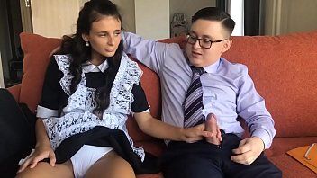 Afspelen Twee jonge mannen hebben kort na school seks
