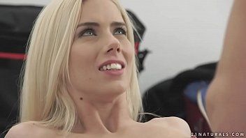 Redă Xnxx romanesti cu curva blonda ce este supla si tarfa