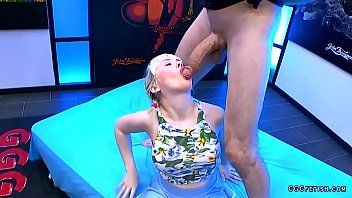 تشغيل مثير شقراء يأخذ الديك في كس مع أقصى القذف على الوجه