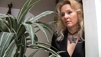 Riproduci Scopare con un nipote di 55 anni maturo fa pompino