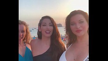 Abspielen Party auf Ibiza und Sex am Strand
