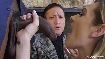 Redă Sotul priveste cu femeie tarfa face sex langa semineu cu negrotei dotat
