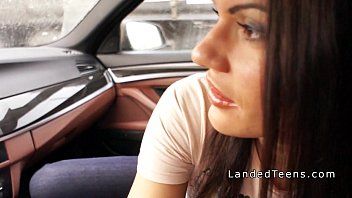 تشغيل Xxx الجنس الكامل مع امرأة سمراء تمارس الجنس على الأريكة