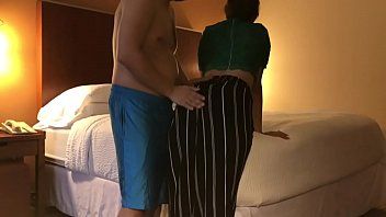 Abspielen Untreue Frau im Hotel von reichen Amateuren geküsst und penetriert