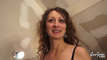 Odtwórz Janie ma 42 lata i debiutuje w XXX ze swoim mężem