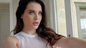 تشغيل نجم الفيلم يجلس في مواقف ساخنة