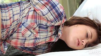 تشغيل طفل كس راض عن الديك