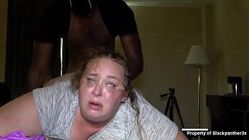Afspelen Een zwarte vrouw met een penis van 25 cm penetreert een dikke anale