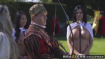 Odtwórz Seks grupowy z dwiema brunetkami z dużymi tyłkami