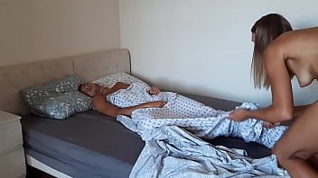 تشغيل إنها لا تستسلم حتى تمارس الجنس في الصباح