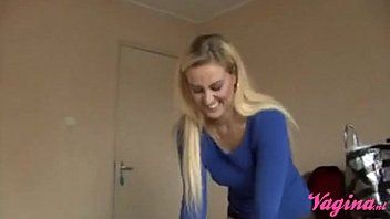 Riproduci Film XXX con donne bionde con le tette piccole che vengono scopate in hotel