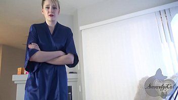 Hij vindt onfatsoenlijke foto's van zijn moeder op het net en betrekt haar bij wilde seks